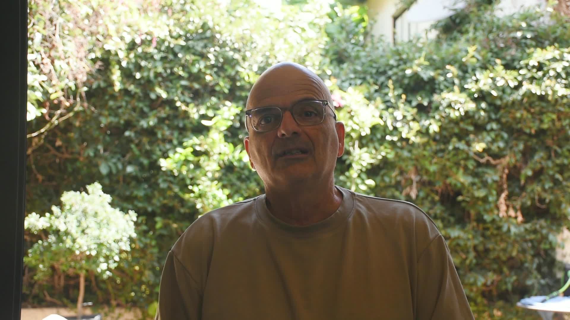 איציק חיקי מספר על תהליך הליווי של דוד, יצרן תפילין בעבודת יד