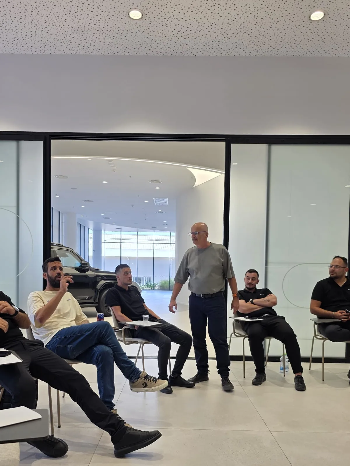 איציק חיקי בליווי וסדנת מנהלים עם צוות בשלמה מוטורס - ייעוץ ארגוני וליווי מנהלים